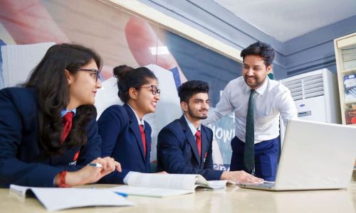manaegment students manaegment students
